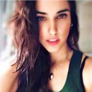 Soy arqueóloga de profesión, pero mi camino profesional se ha centrado más en la docencia. 
Me gustaría dar clase de Historia, Lengua, Inglés, Matemáticas y Geografía. No me importa el perfil del alumnado, pues he dado clases a niños desde Infantil hasta